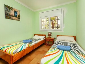 5 bedrooms, travel crib, free WiFi