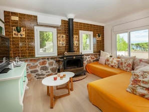 TV, fireplace - Wonderful private villa for 8 people with WIFI, TV and terrace (L'escala)