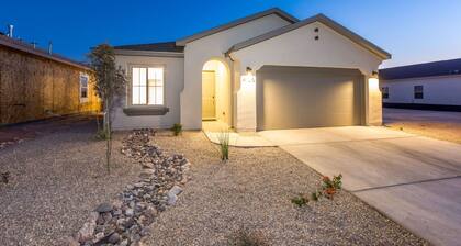 Cozy Family-Friendly 3BR2BA Home with Enclosed Backyard