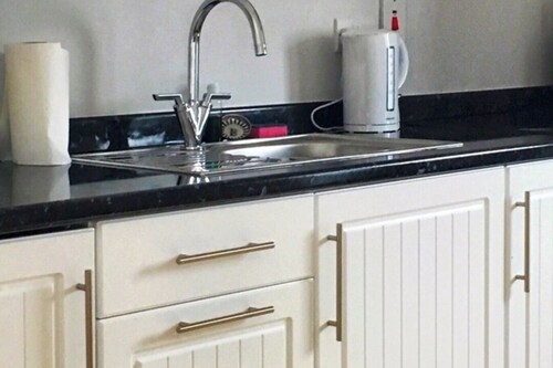 Apartment - Sleeps 2 - Wood Fire - Parking