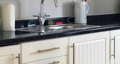 Apartment - Sleeps 2 - Wood Fire - Parking