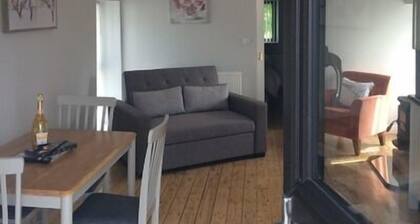 Apartment - Sleeps 2 - Wood Fire - Parking