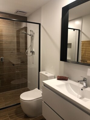 Bathroom - Beautiful new townhouse in great location for families (Torquay)