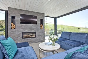 Living area - Rockpools is a beachside holiday space 500 yards from Cornwalls Watergate Bay (Watergate Bay)