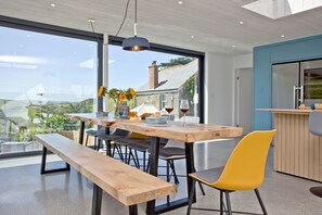 Dining - Rockpools is a beachside holiday space 500 yards from Cornwalls Watergate Bay (Watergate Bay)
