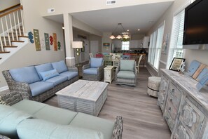 Flat-screen TV - Such A Deal - Oceanfront in Surfside Beach, SC (Surfside Beach)