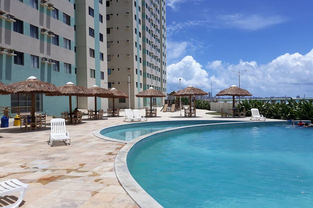 Apt Beira-mar com 2 Quartos, Piscina, ar e Wi-fi