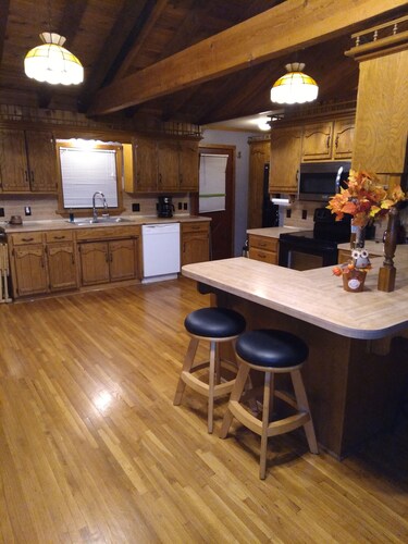 Cedar Log Cabin home on wooded bluff nestled between Springfield and Branson