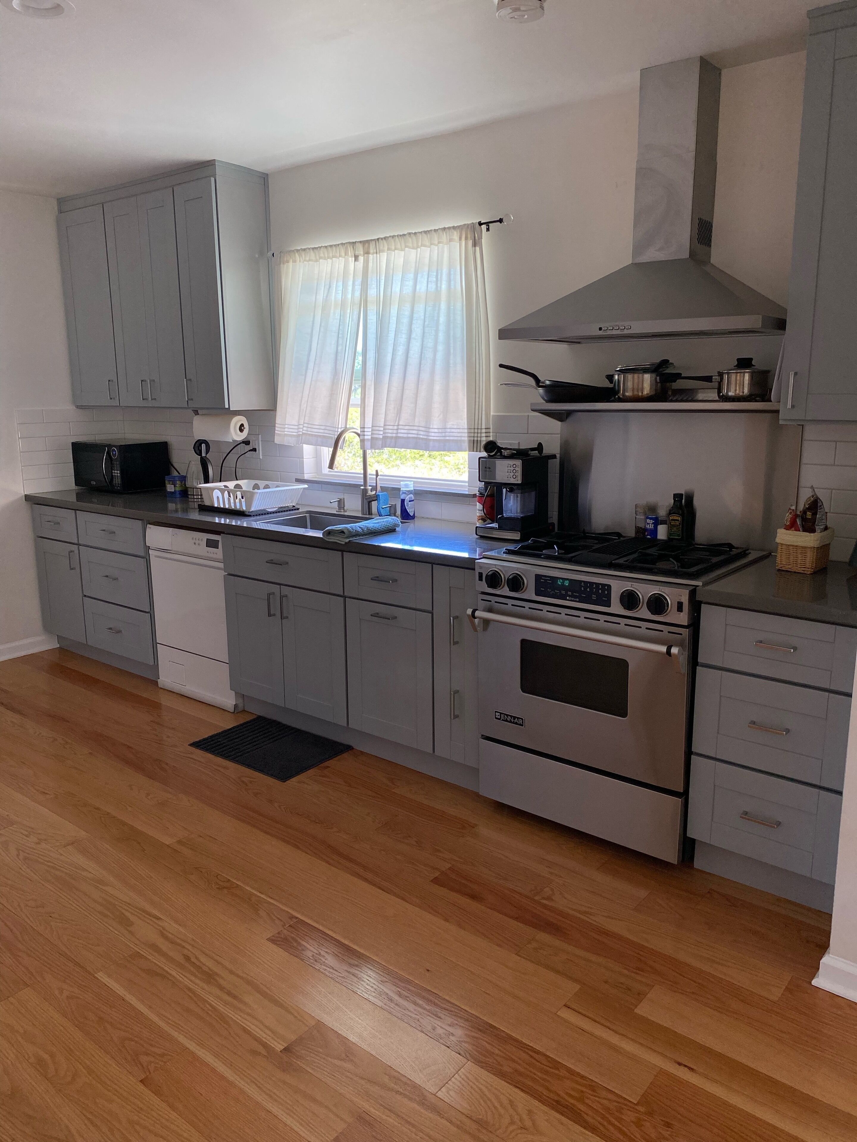 New Luxury 2BR  Home +Parking+ Gated Vista California