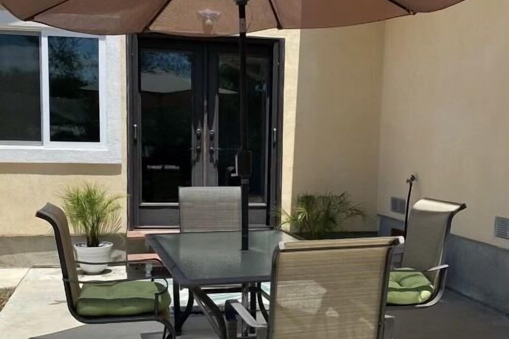 New Luxury 2BR Home +Parking+ Gated Vista California