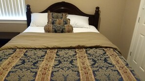 3 bedrooms, desk, iron/ironing board, free WiFi