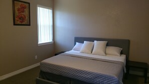 3 bedrooms, desk, iron/ironing board, free WiFi