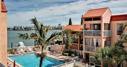 St Pete Beach Intercoastal Views, Pool, Wifi 8921