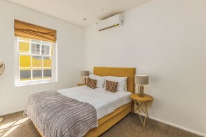 2 bedrooms, iron/ironing board, internet, bed sheets