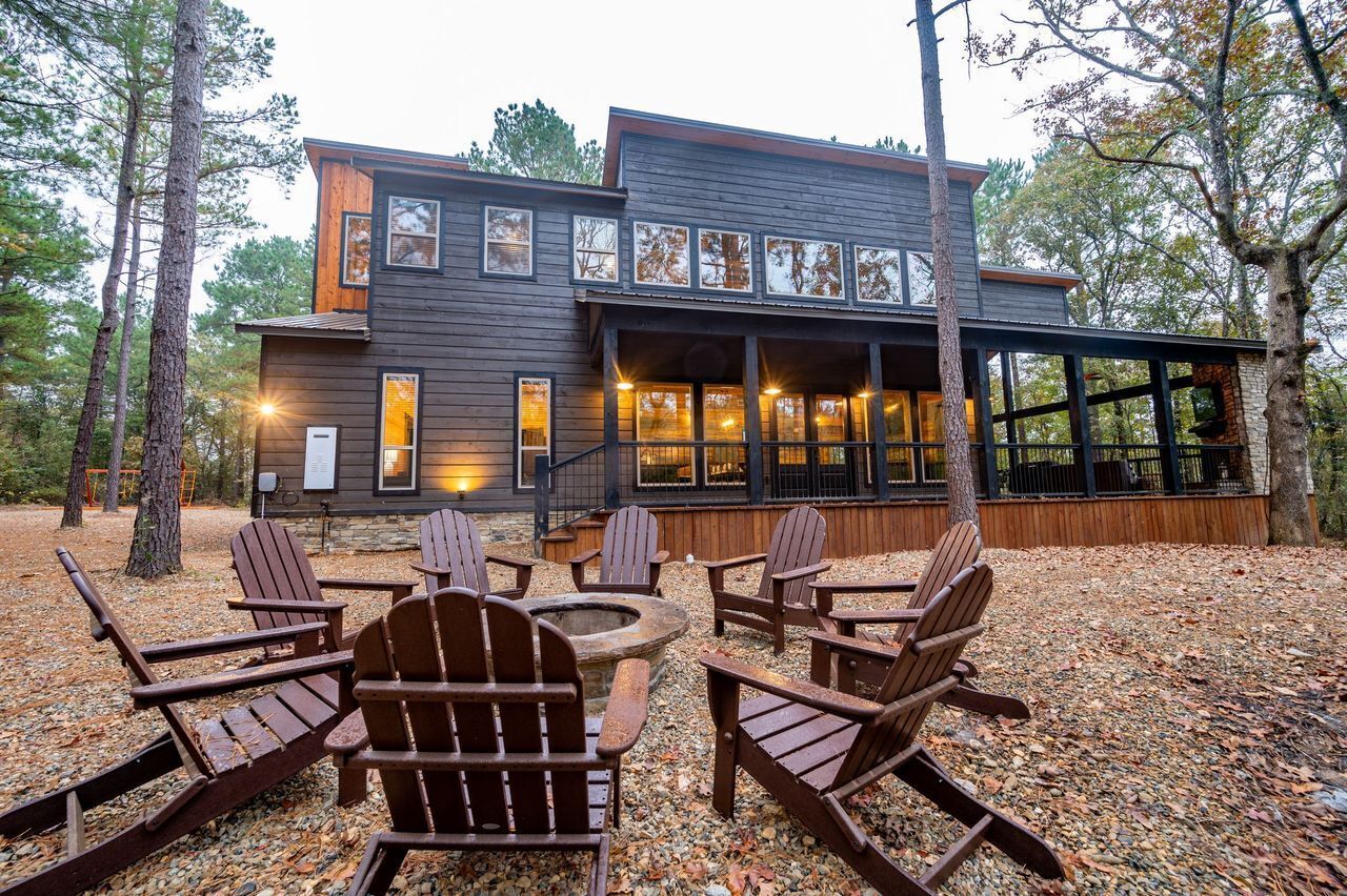 BRAND NEW "Splendor in the Woods" Luxury 4 Bedroom Cabin Broken Bow lake
