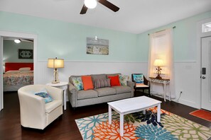 TV - Gated Community, Multiple Pools, Hot Tub - Barefoot Beachy Keen (Port St Joe)