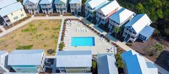 Gated Community, Multiple Pools, Hot Tub - Barefoot Beachy Keen