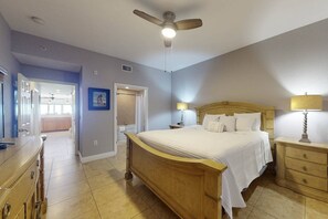 Unclassified image, 5 of 47, button - Top Floor Waterfront Resort. Steps to the Beach,Pool, Hot Tub, Dock, Great View +$400 Free Fun Daily (Treasure Island)