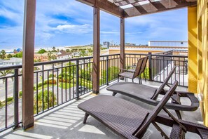 Unclassified image, 3 of 47, button - Top Floor Waterfront Resort. Steps to the Beach,Pool, Hot Tub, Dock, Great View +$400 Free Fun Daily (Treasure Island)