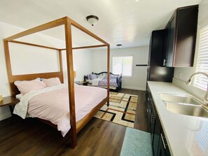 2 bedrooms, iron/ironing board, WiFi