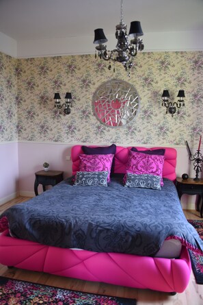 4 bedrooms, iron/ironing board, Internet, bed sheets