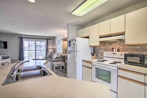 Fridge, microwave, stovetop, dishwasher - Steps to Shore: Gem w/ Pool in Ocean City (Ocean City)