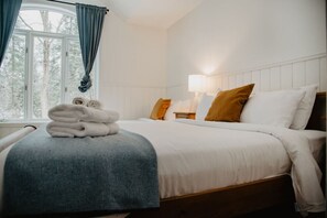4 Schlafzimmer, Schreibtisch, Bügeleisen/Bügelbrett, Reisekinderbett
