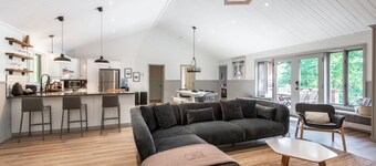 Luxury Wooden Chalet Near Mont-Tremblant – Perfect for Outdoor Adventures & Relaxation