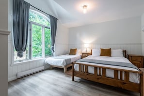 4 bedrooms, desk, iron/ironing board, travel cot