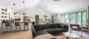 Luxury Wooden Chalet Near Mont-Tremblant