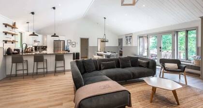 Luxury Wooden Chalet Near Mont-Tremblant