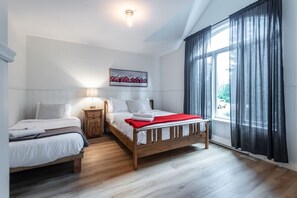 4 bedrooms, desk, iron/ironing board, travel crib