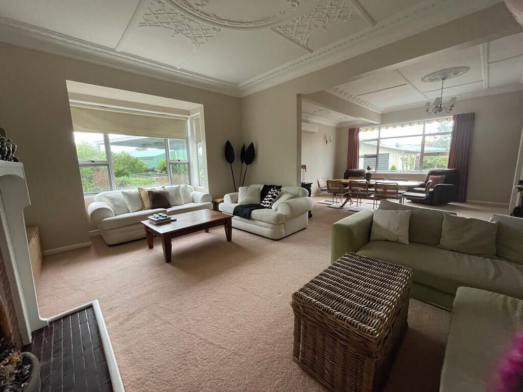 Smart TV, fireplace, DVD player