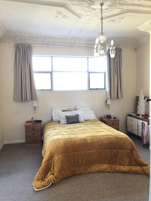 4 chambres, fer et planche à repasser, lit parapluie, Wi-Fi