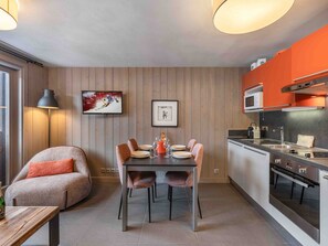 Réfrigérateur, micro-ondes, four, lave-vaisselle