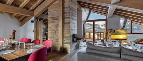 Télévision, cheminée