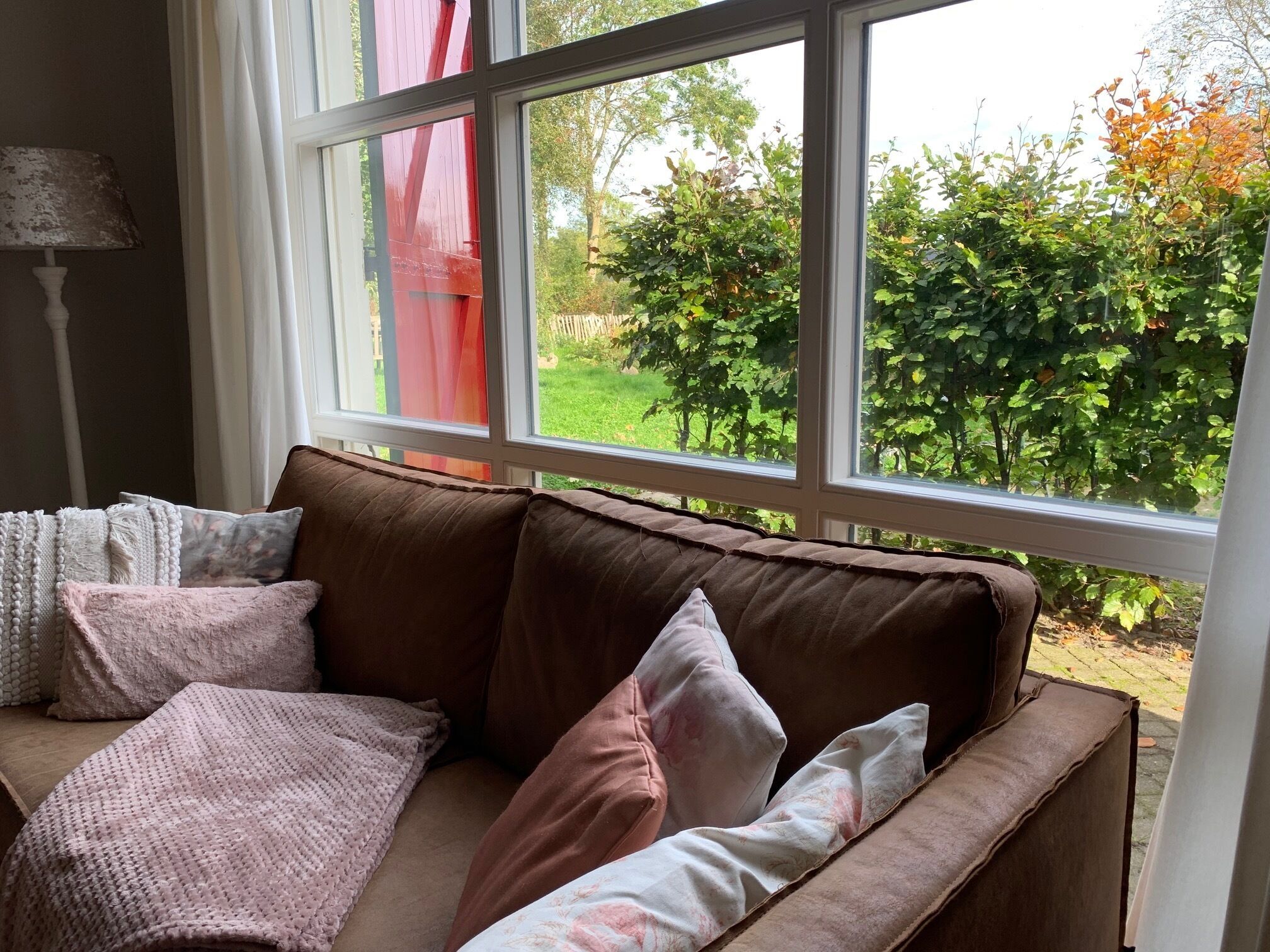 Een smart-tv en een open haard