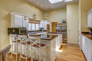 Microwave, oven, stovetop, dishwasher - 108 Baynard Cove (Hilton Head Island)