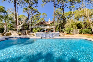 Outdoor pool, a heated pool