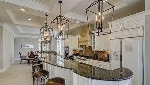 Microwave, oven, stovetop, dishwasher - 26 Carters Manor (Hilton Head Island)