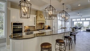 Microwave, oven, stovetop, dishwasher - 26 Carters Manor (Hilton Head Island)
