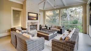 Living area - 4 Fox Grape (Hilton Head Island)