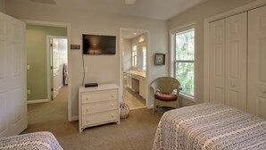 Room - 30 North Forest Beach Drive (Hilton Head Island)
