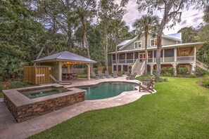 室外游泳池，恒温泳池