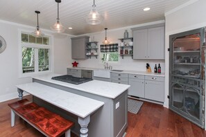 微波炉、烤箱、炉灶、洗碗机