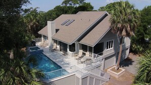 Unclassified image, 5 of 43, button - 6 Wanderer (Hilton Head Island)