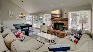 Unclassified image, 4 of 43, button - 6 Wanderer (Hilton Head Island)
