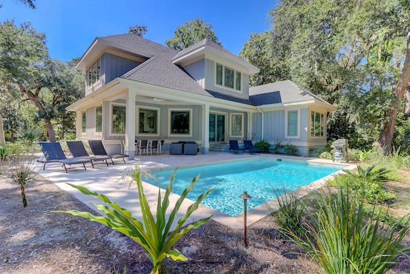 Outdoor pool, a heated pool