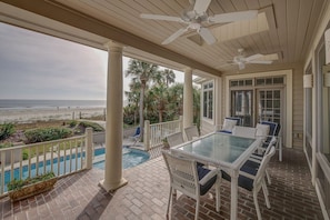 Outdoor dining - 8 Night Harbour (Hilton Head Island)