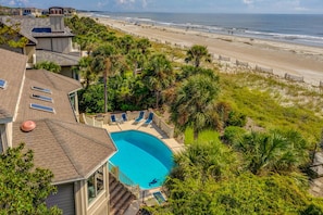 Outdoor pool, a heated pool - 8 Night Harbour (Hilton Head Island)